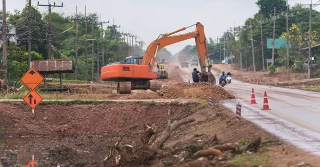 รู้หรือไม่? ขับรถชนเขตก่อสร้างต้องทำอย่างไร ต้องรับผิดชอบอะไรบ้าง?
